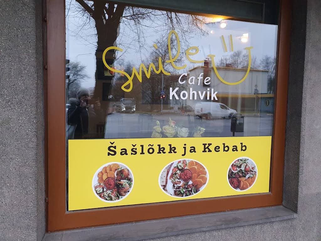 Smile Cafe storefront showing Šašlõkk ja Kebab dishes
